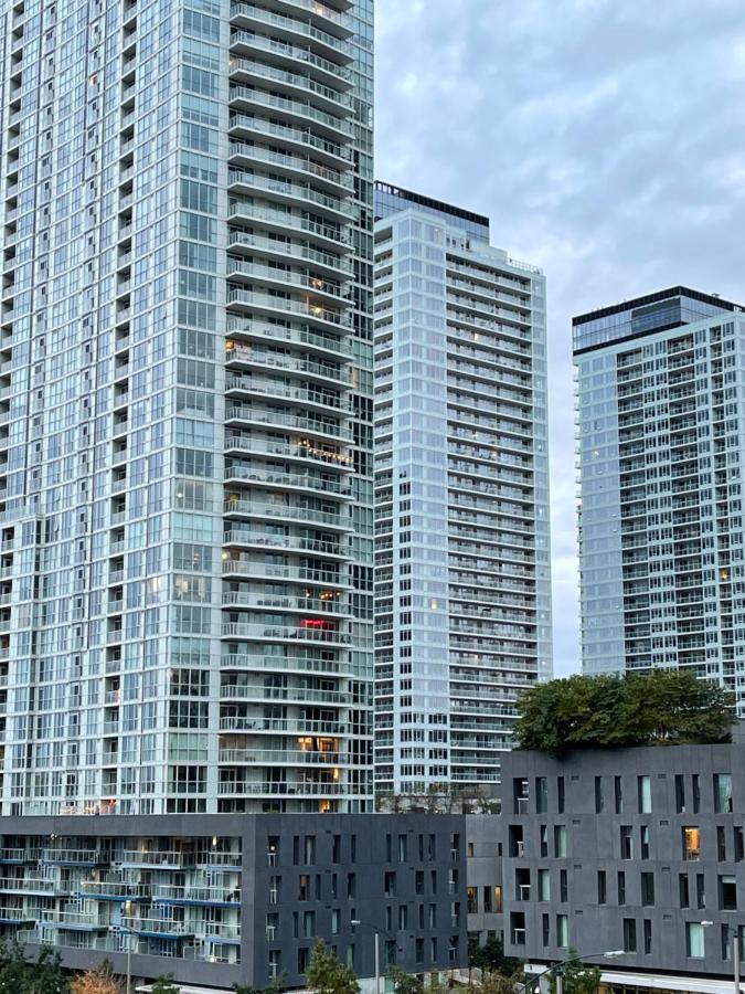 Ferienwohnung Cozy Open Concept 2Br 2Bath W/Parking -Jays/Cn Toronto Exterior foto