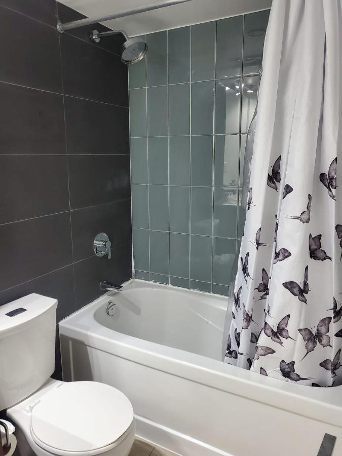 Ferienwohnung Cozy Open Concept 2Br 2Bath W/Parking -Jays/Cn Toronto Exterior foto